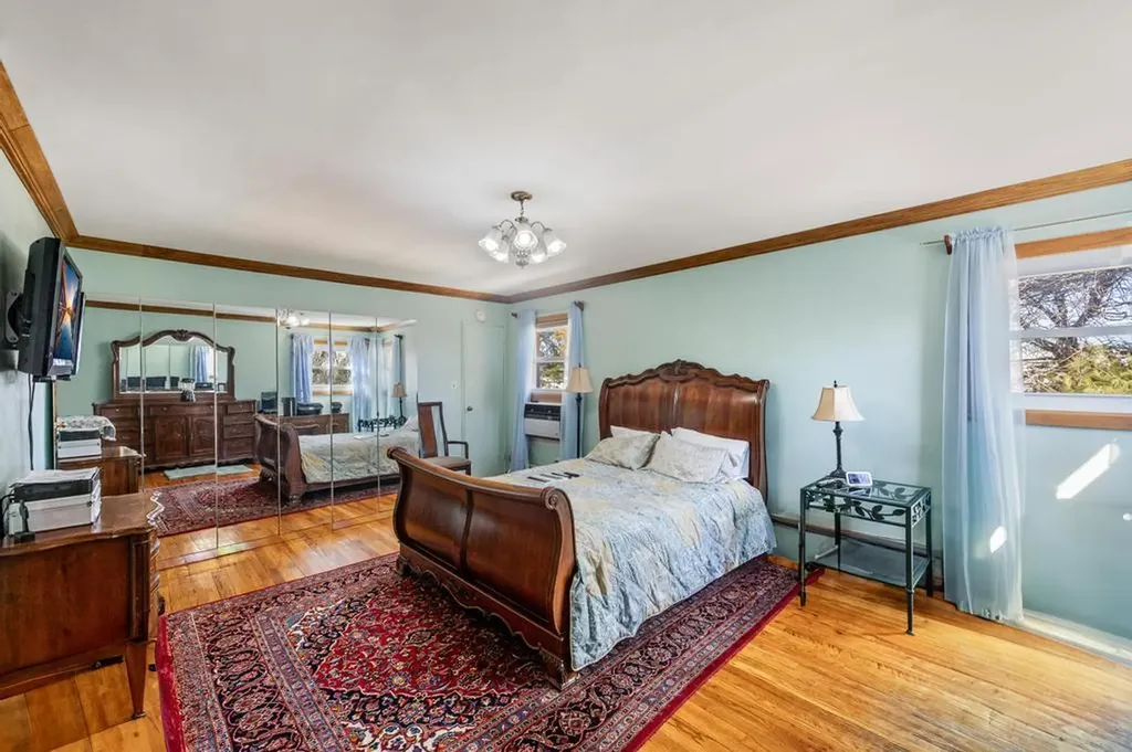 1040 Rosedale Road Valley Stream NY 11581