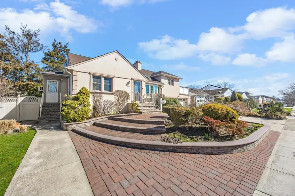 1040 Rosedale Road Valley Stream NY 11581