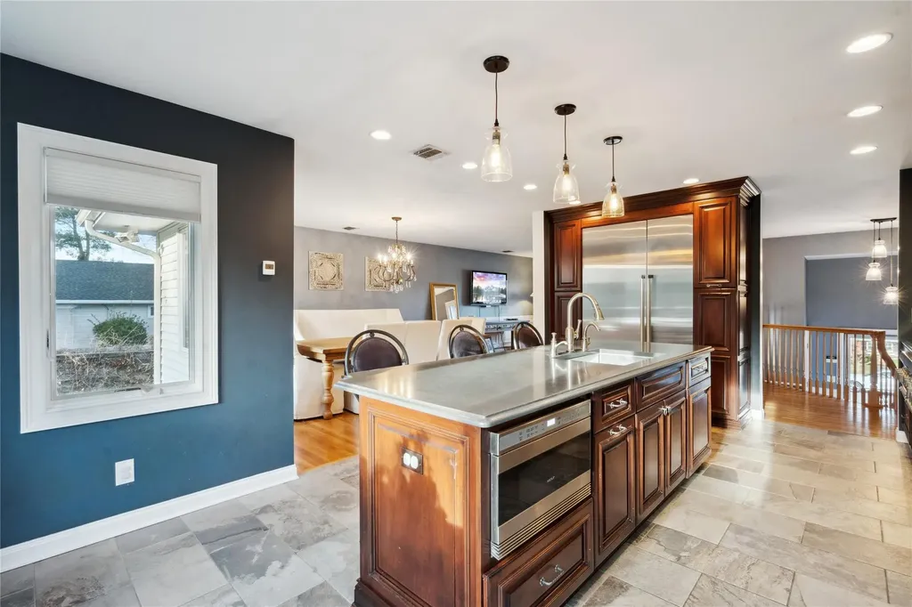 49 Cross Bow Lane Commack NY 11725