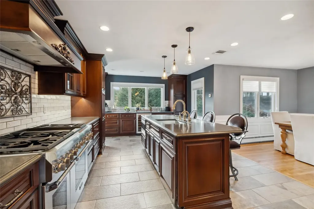 49 Cross Bow Lane Commack NY 11725