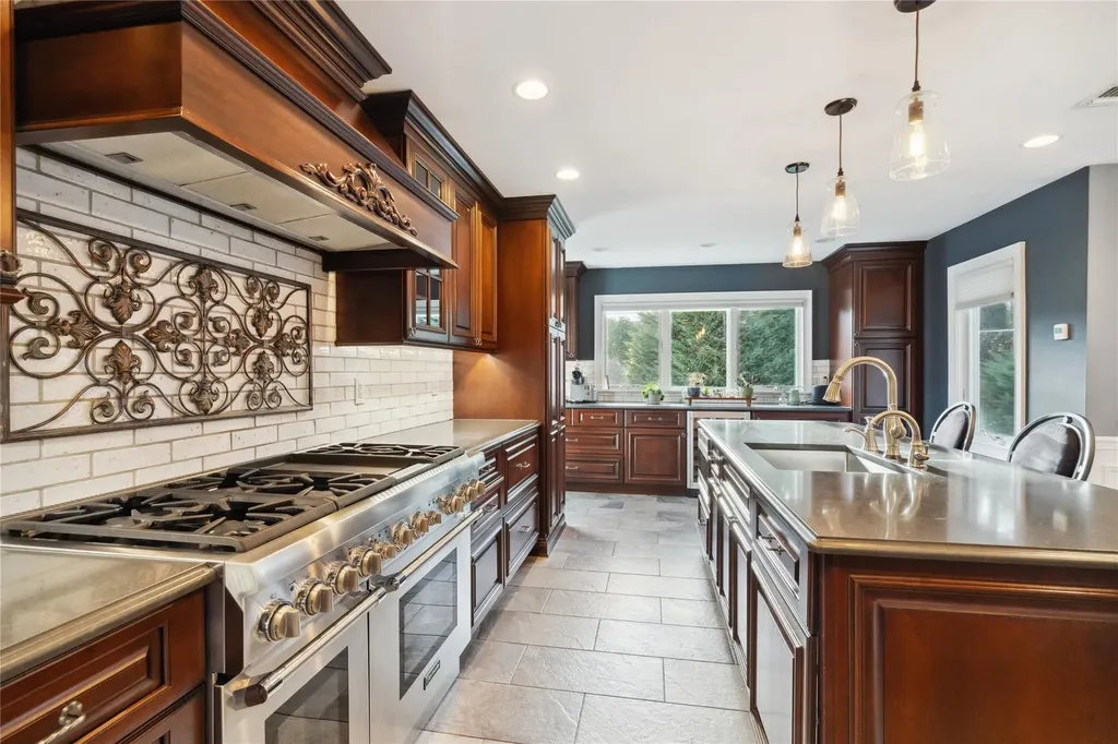 49 Cross Bow Lane Commack NY 11725