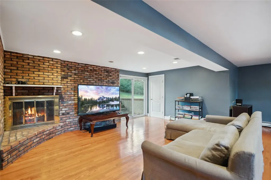 49 Cross Bow Lane Commack NY 11725