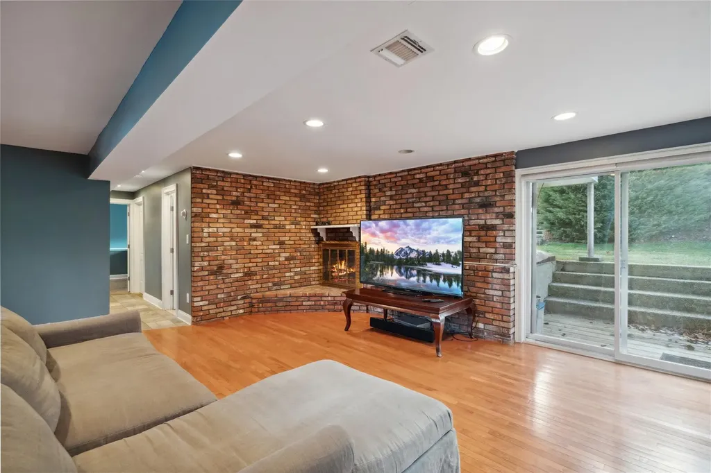 49 Cross Bow Lane Commack NY 11725