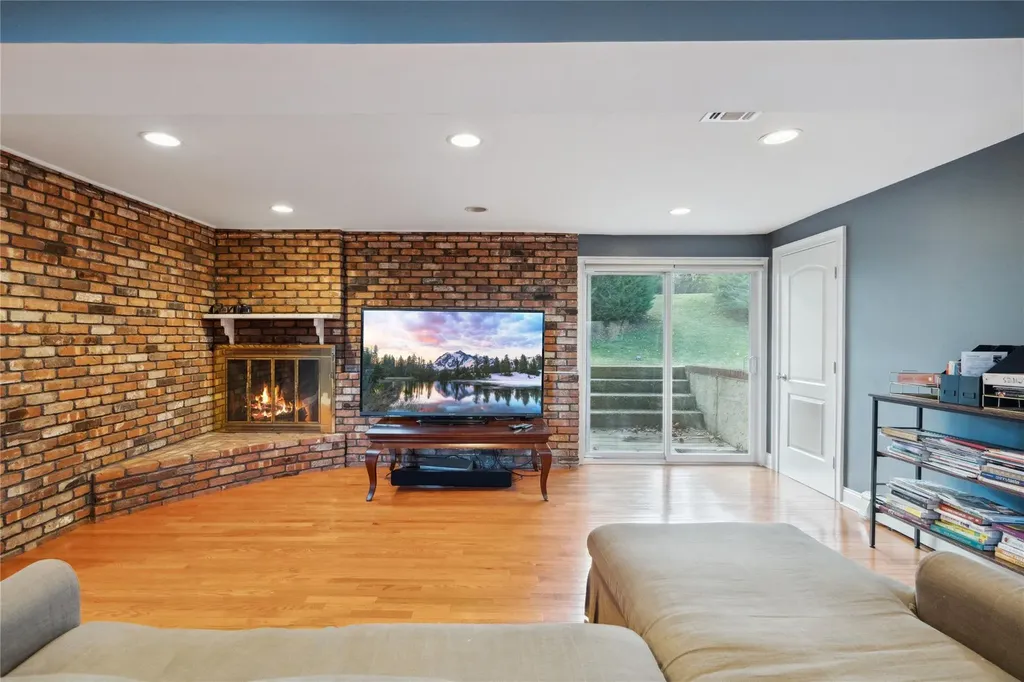 49 Cross Bow Lane Commack NY 11725