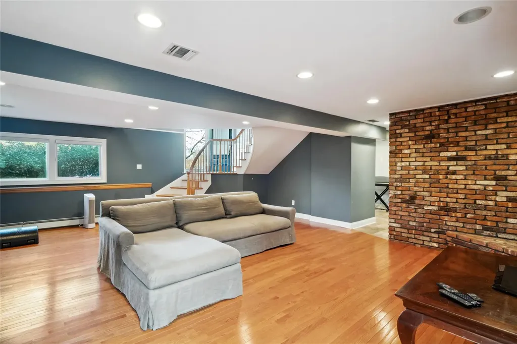 49 Cross Bow Lane Commack NY 11725