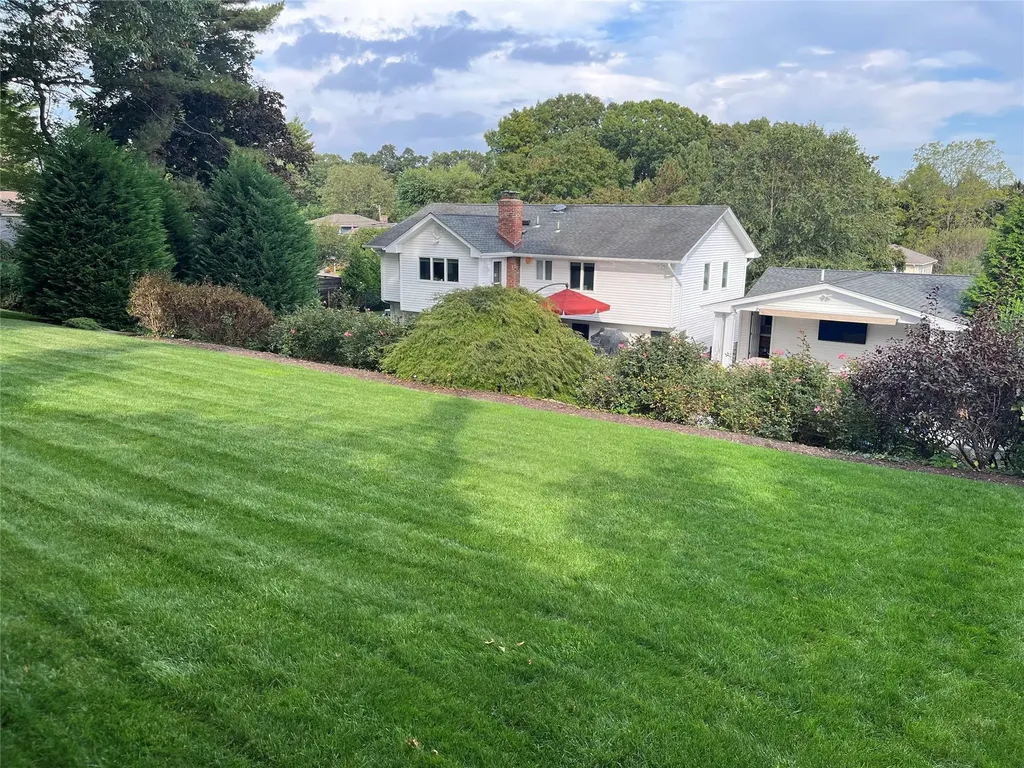 49 Cross Bow Lane Commack NY 11725