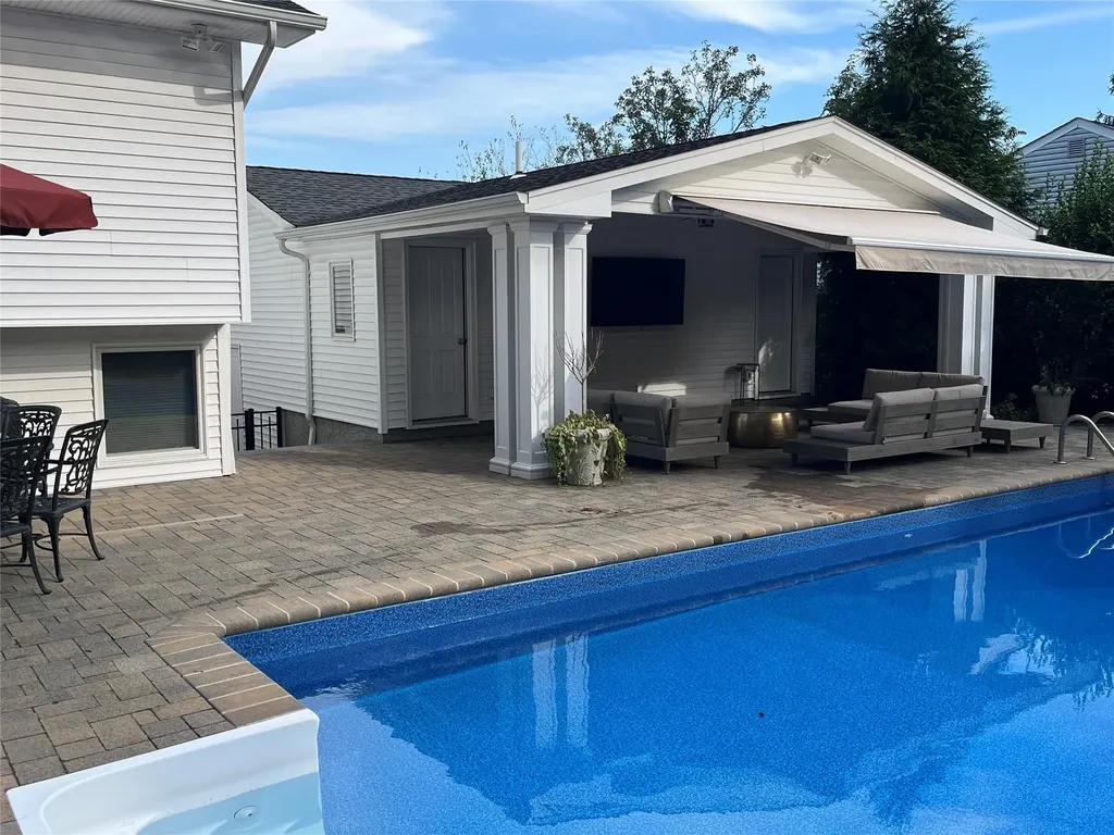49 Cross Bow Lane Commack NY 11725