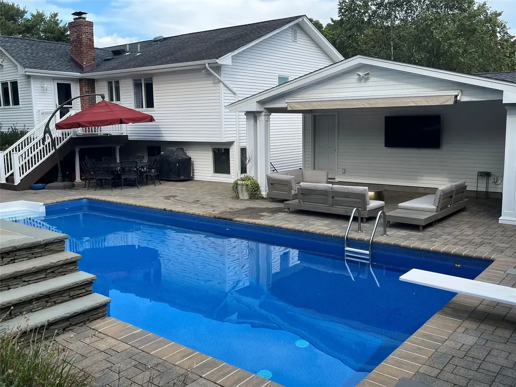 49 Cross Bow Lane Commack NY 11725