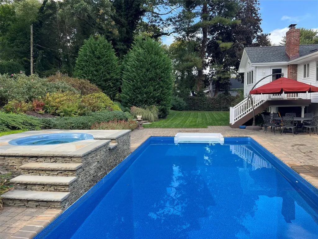 49 Cross Bow Lane Commack NY 11725