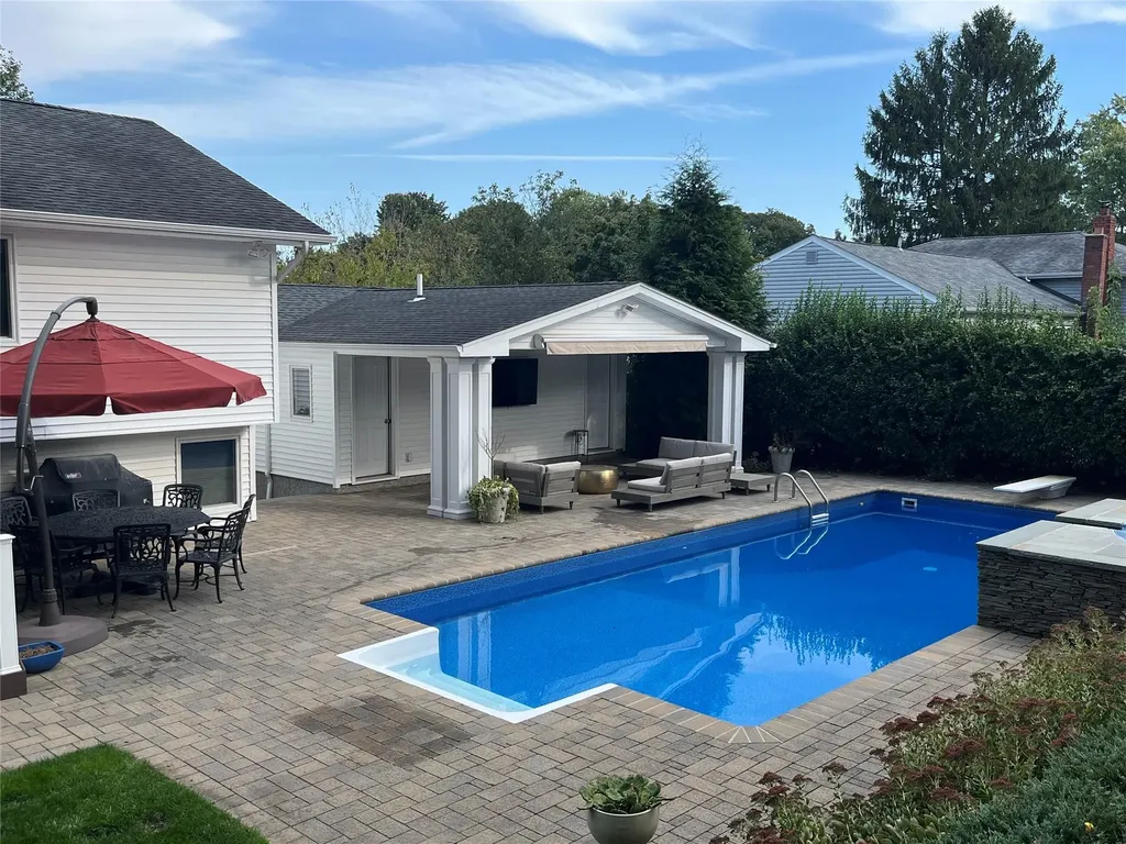 49 Cross Bow Lane Commack NY 11725