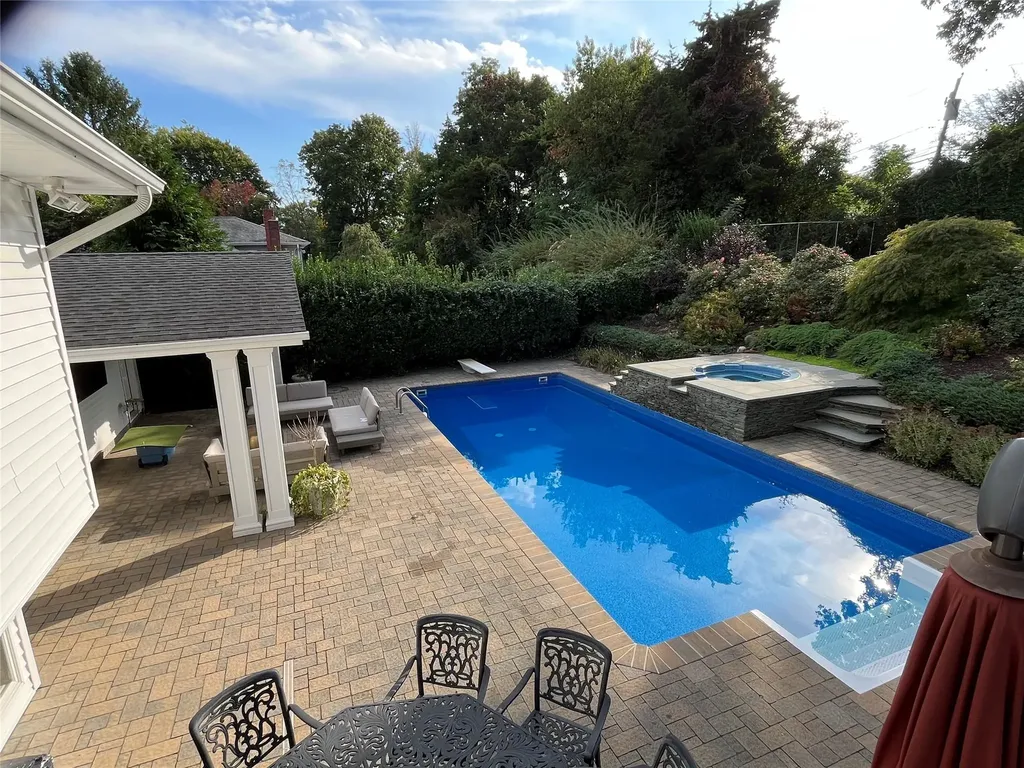 49 Cross Bow Lane Commack NY 11725