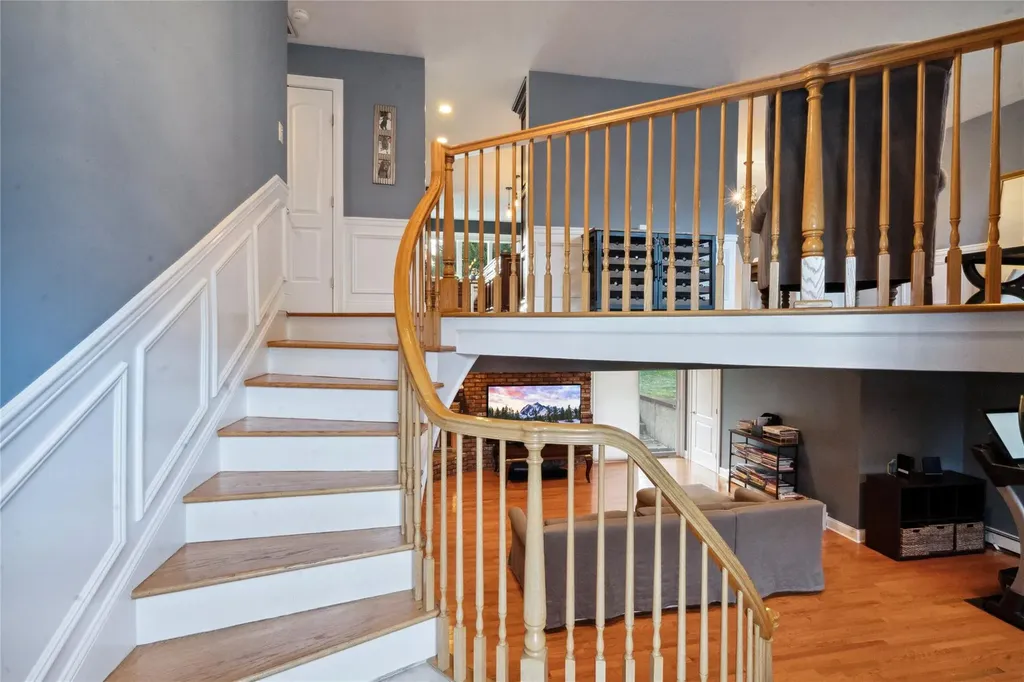 49 Cross Bow Lane Commack NY 11725