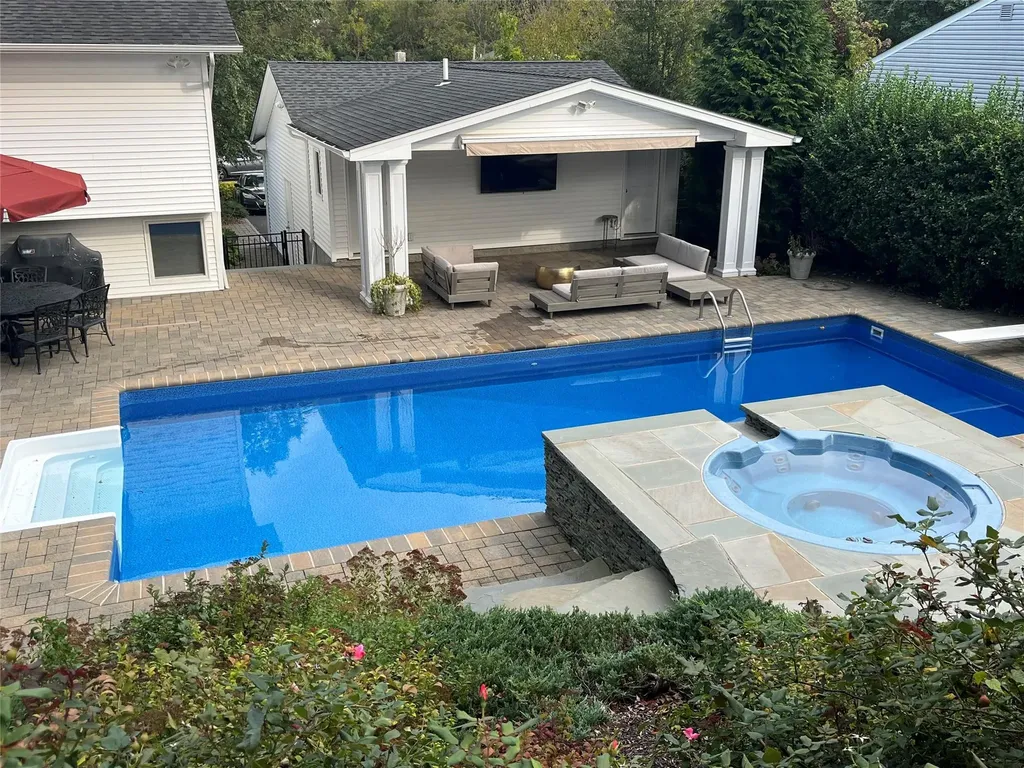 49 Cross Bow Lane Commack NY 11725