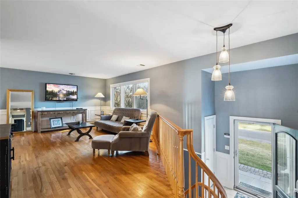 49 Cross Bow Lane Commack NY 11725