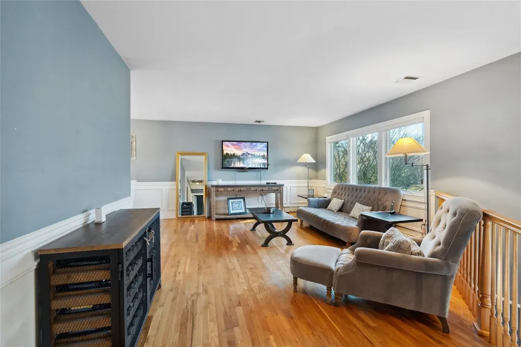 49 Cross Bow Lane Commack NY 11725