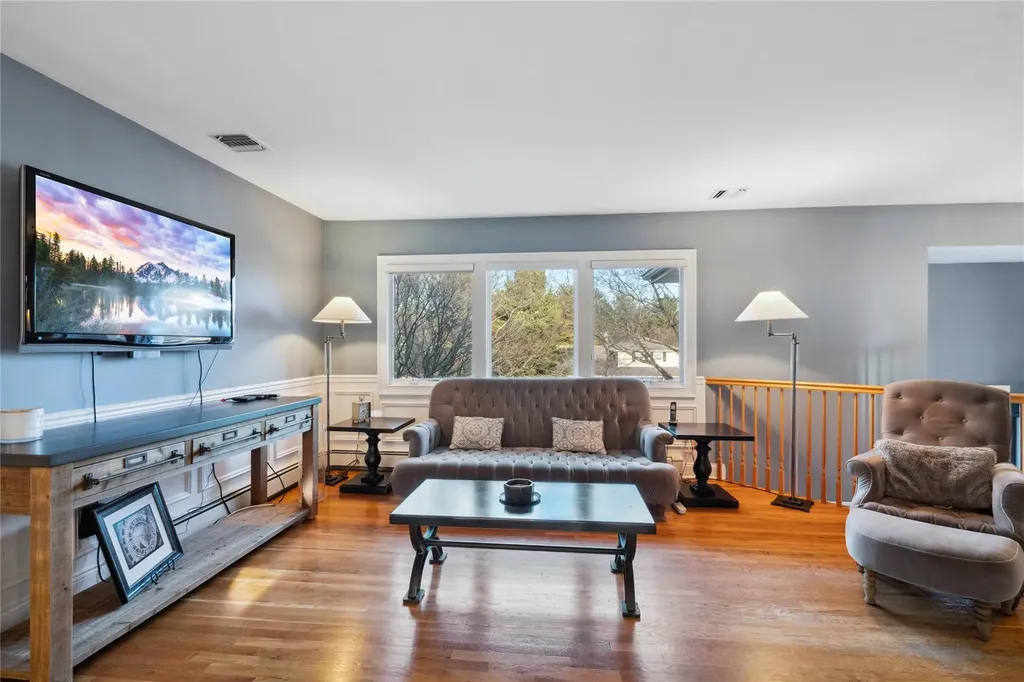 49 Cross Bow Lane Commack NY 11725