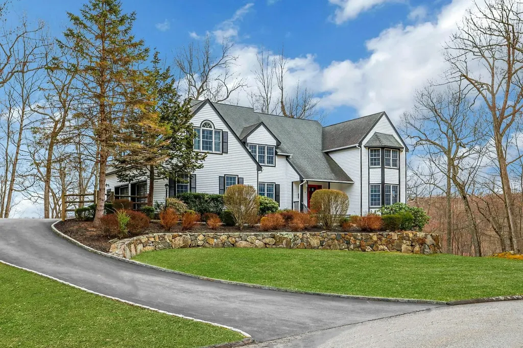 9 Sullivan Road Goldens Bridge NY 10526