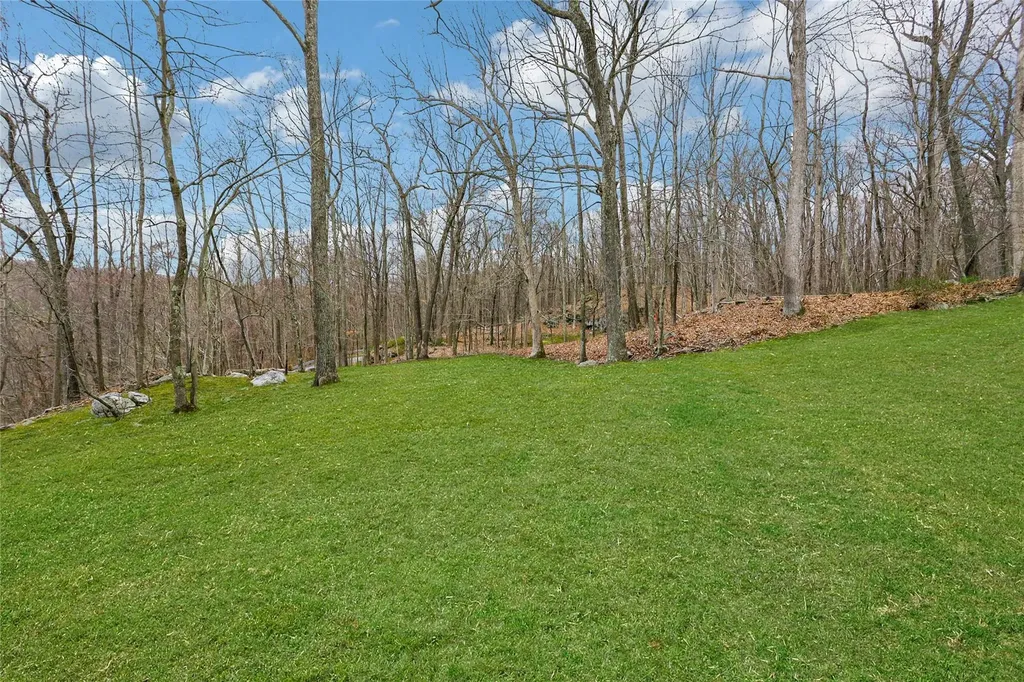 9 Sullivan Road Goldens Bridge NY 10526