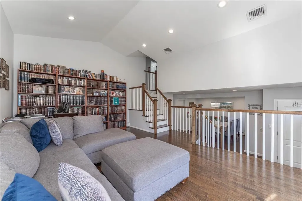 305 Barr Avenue Woodmere NY 11598