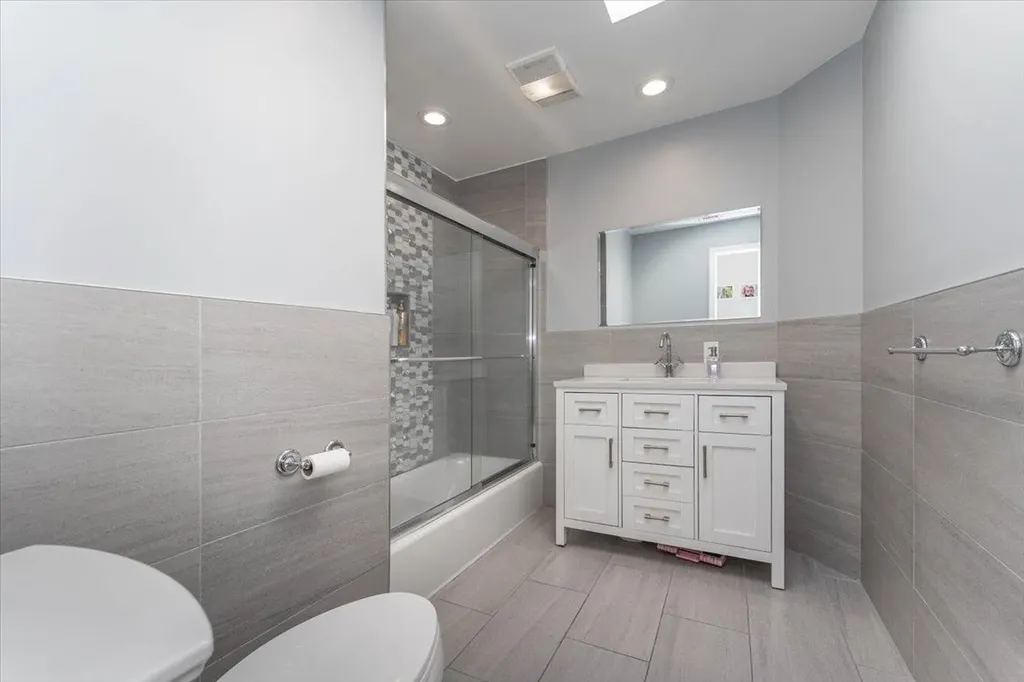 305 Barr Avenue Woodmere NY 11598