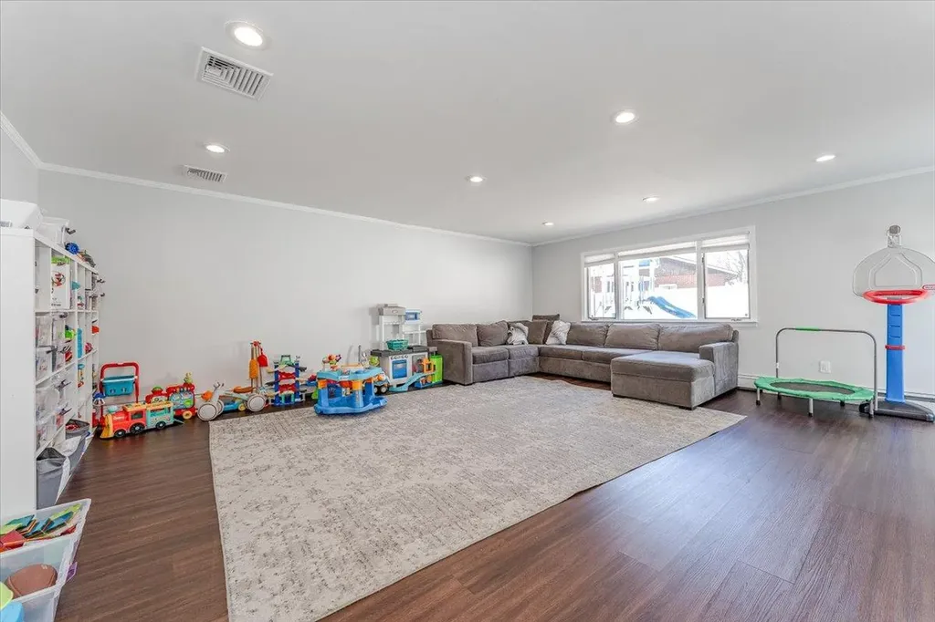 305 Barr Avenue Woodmere NY 11598