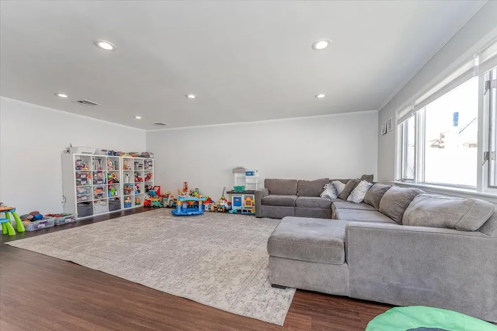 305 Barr Avenue Woodmere NY 11598