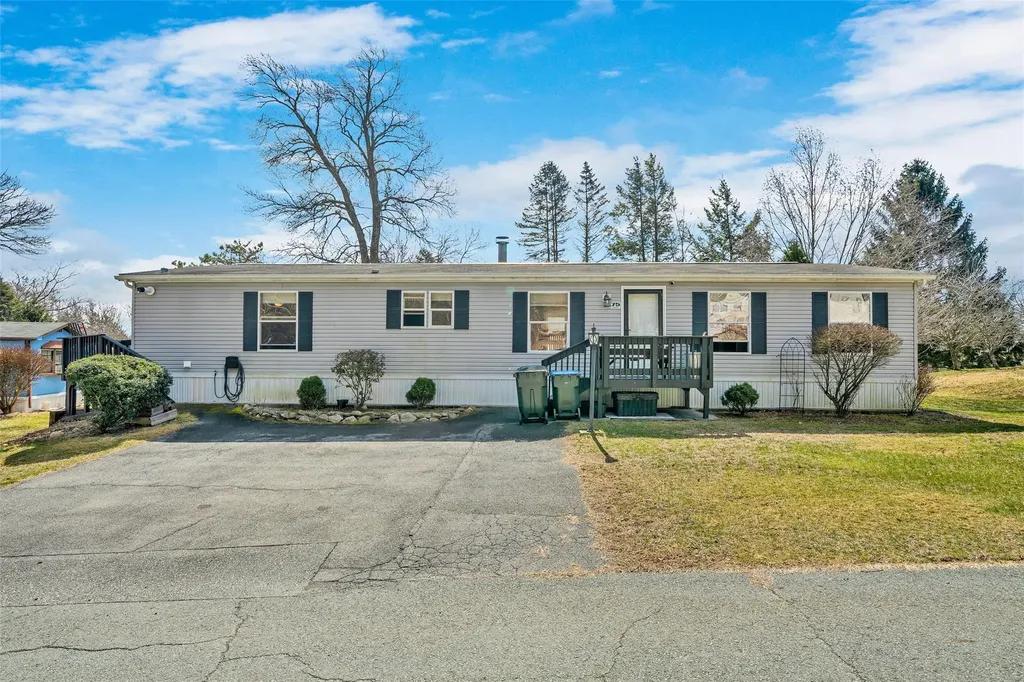 75 Pine Drive Bloomingburg NY 12721