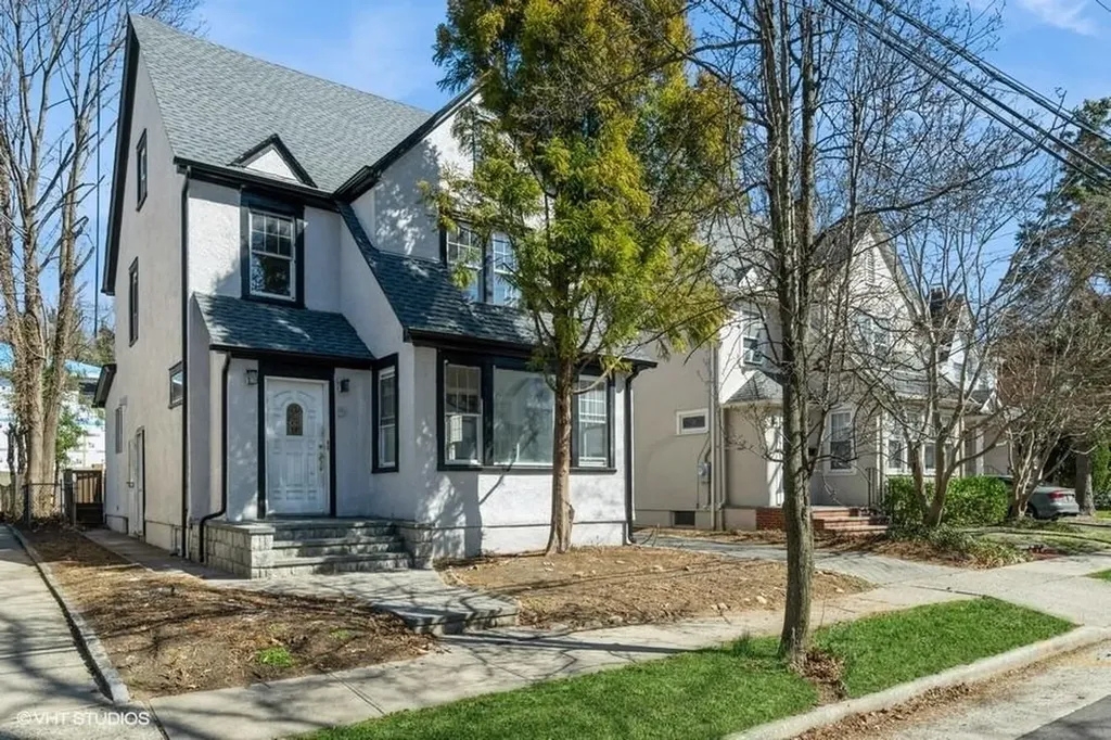 38 Jayson Avenue Great Neck NY 11021