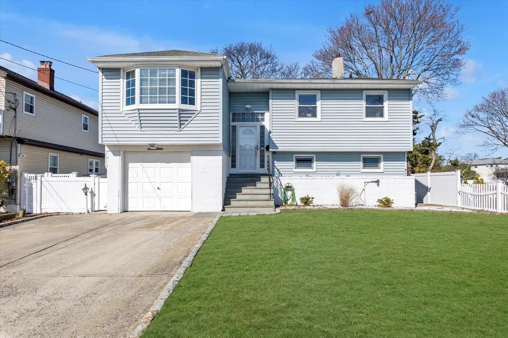 16 Beverly Road Wantagh NY 11793