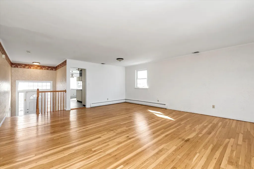 16 Beverly Road Wantagh NY 11793