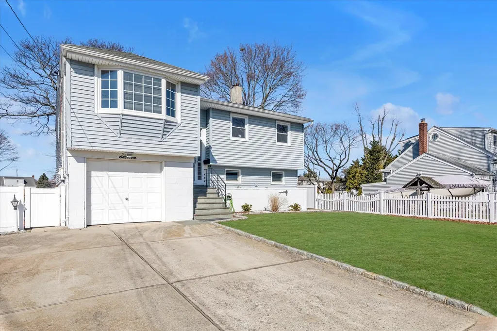 16 Beverly Road Wantagh NY 11793
