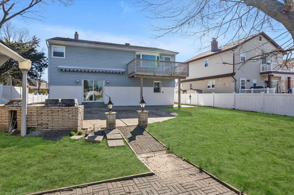 16 Beverly Road Wantagh NY 11793