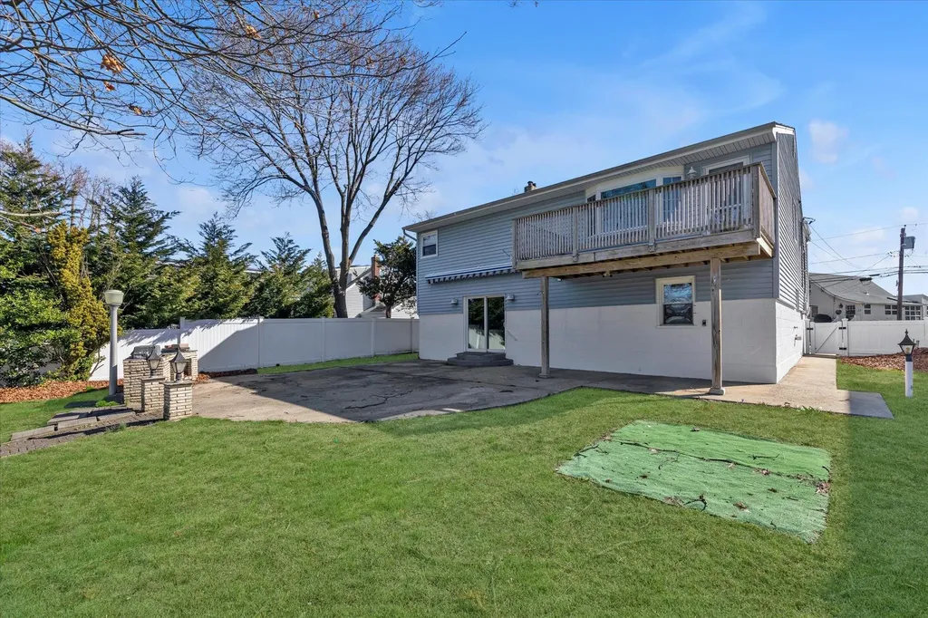 16 Beverly Road Wantagh NY 11793