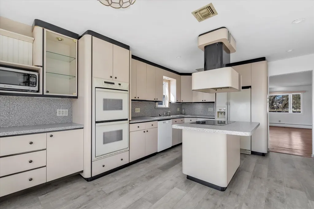 16 Beverly Road Wantagh NY 11793