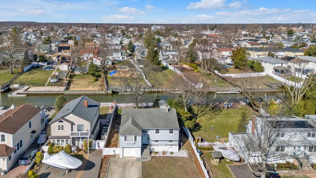 16 Beverly Road Wantagh NY 11793