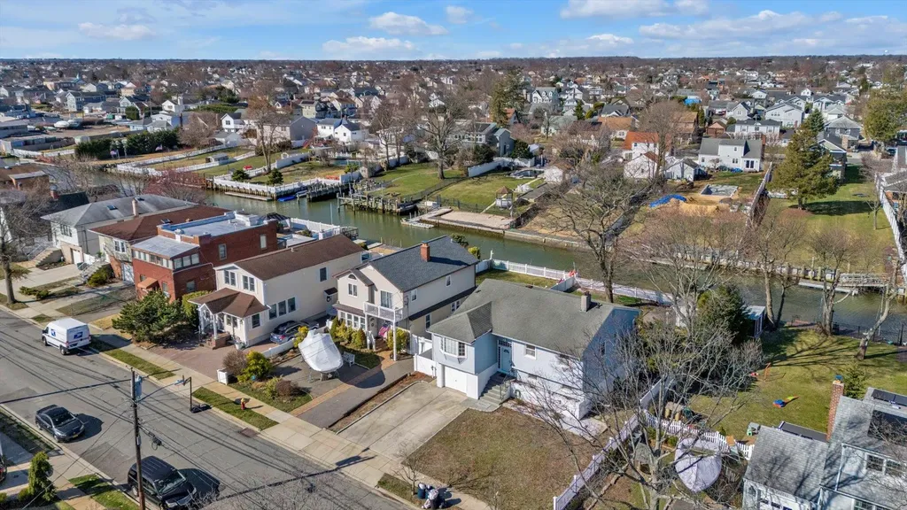 16 Beverly Road Wantagh NY 11793