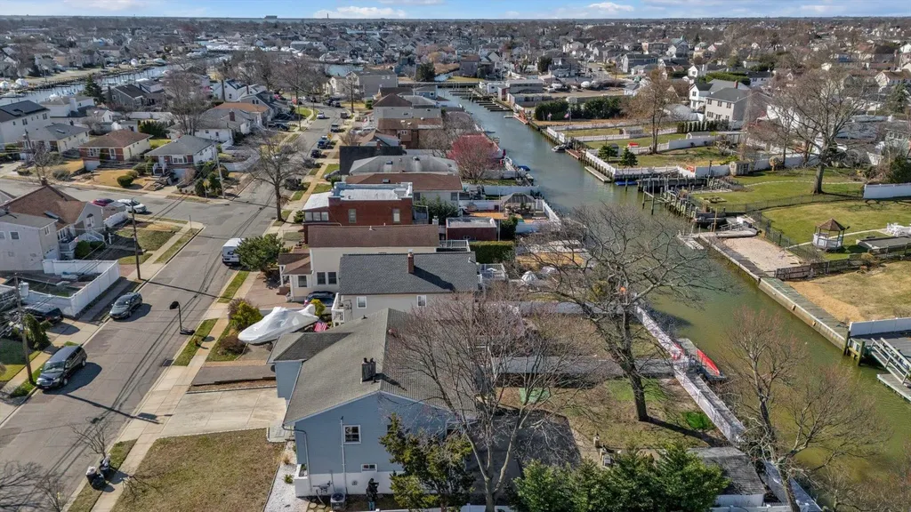16 Beverly Road Wantagh NY 11793