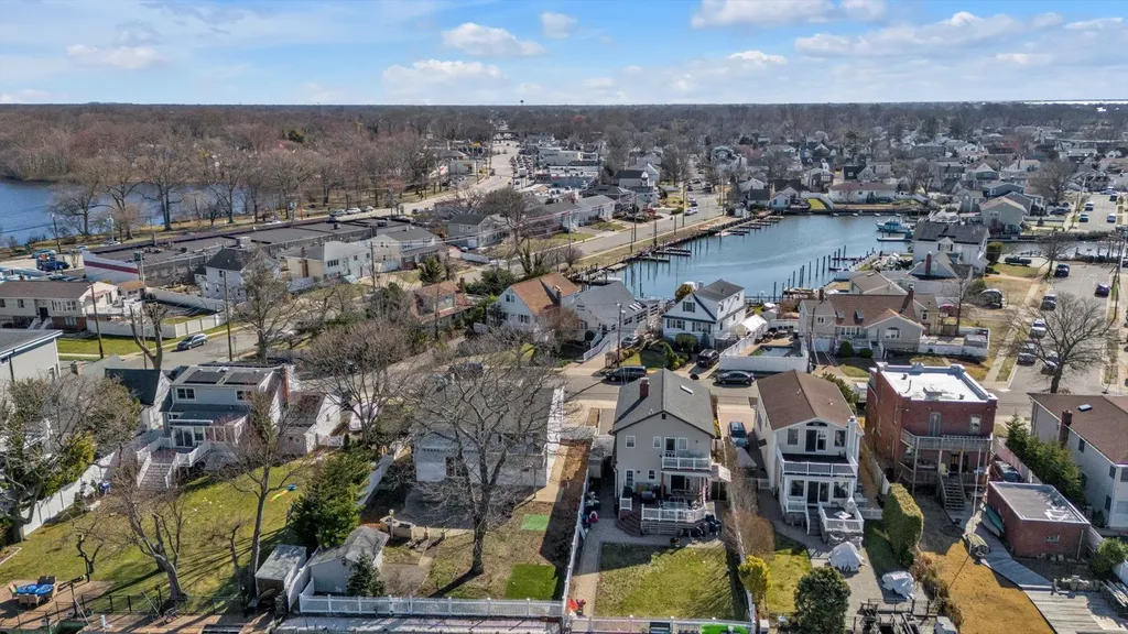 16 Beverly Road Wantagh NY 11793