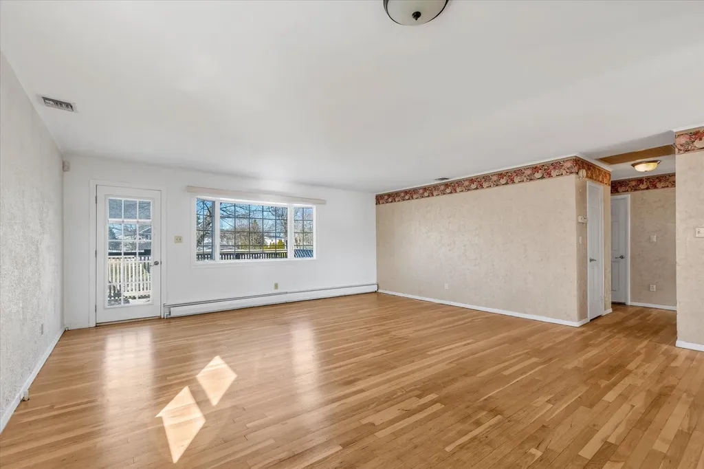 16 Beverly Road Wantagh NY 11793