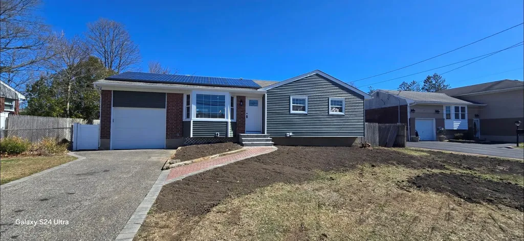 125 Burlington Avenue Babylon NY 11729