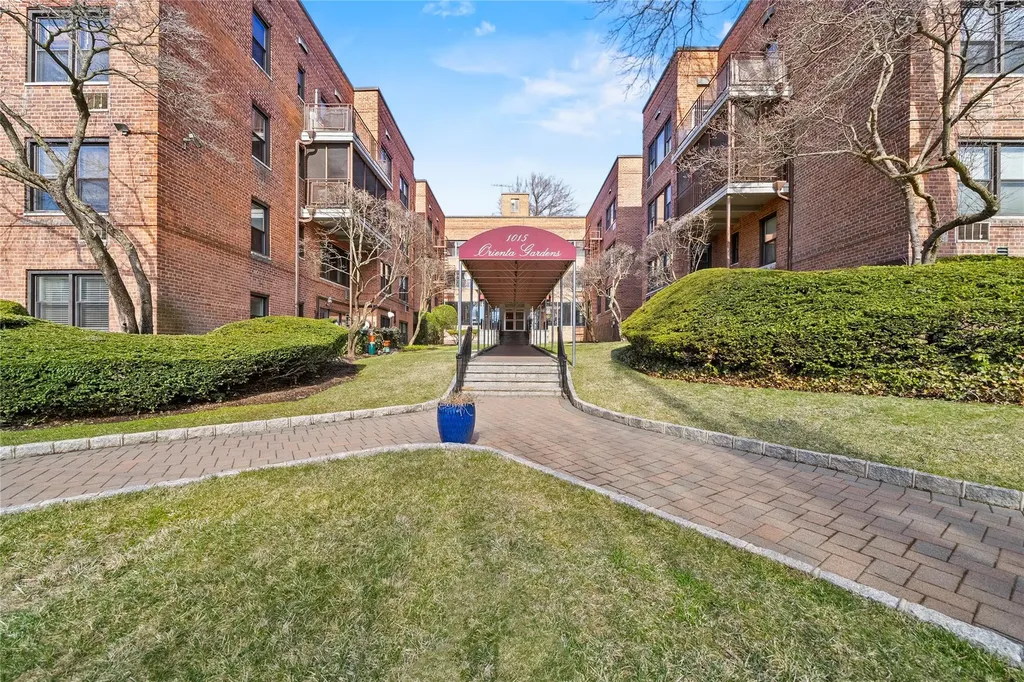 1015 Old Post Road Mamaroneck NY 10543