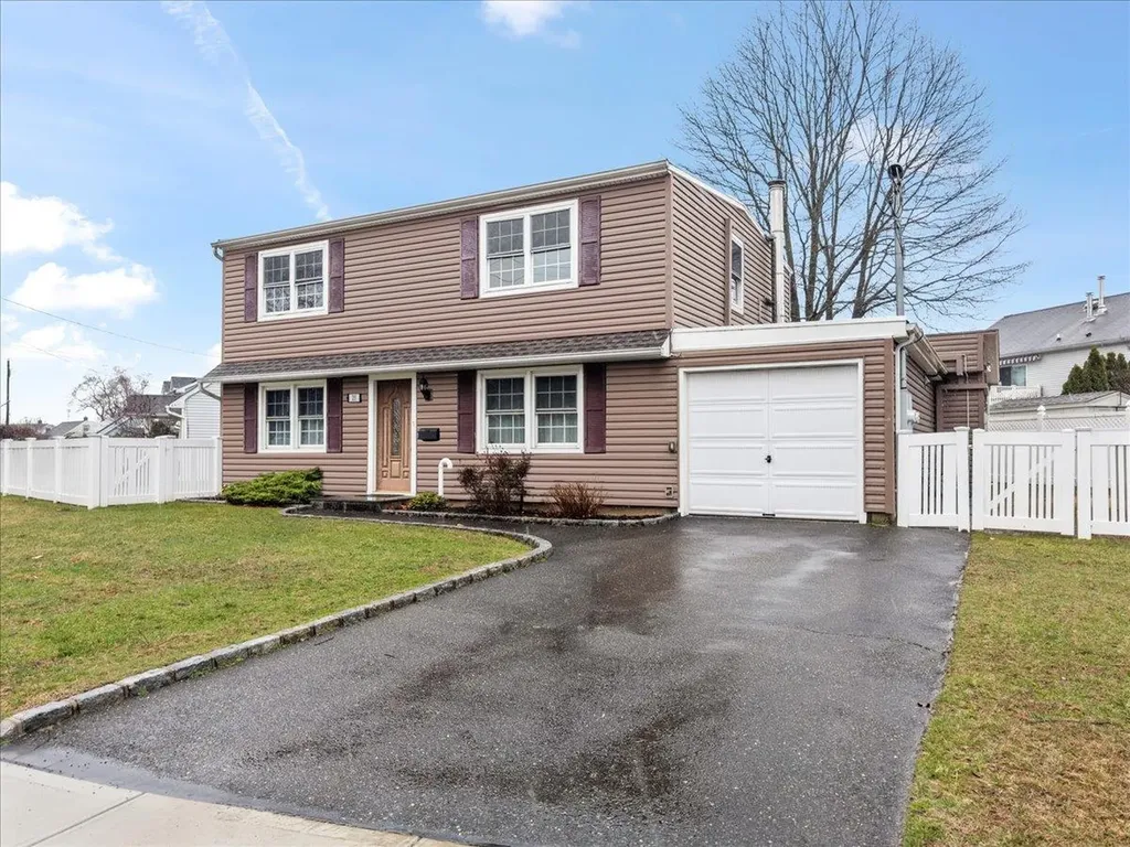 23 Croyden Drive Massapequa NY 11758