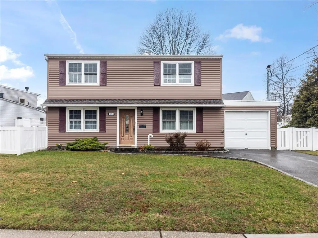 23 Croyden Drive Massapequa NY 11758