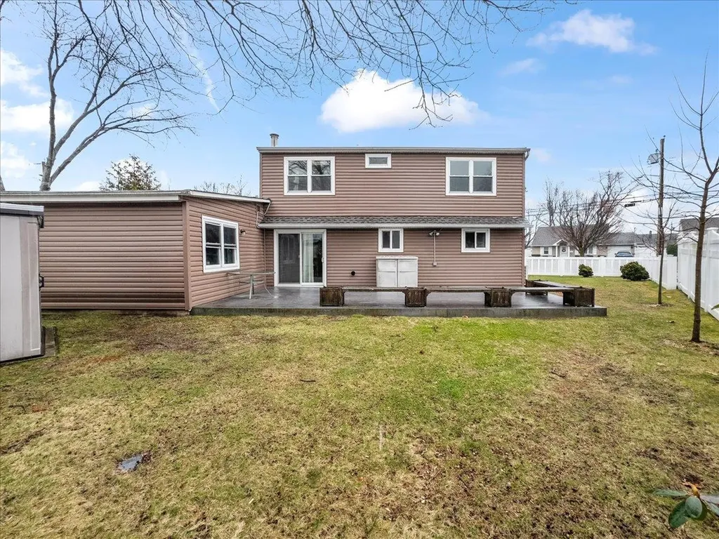 23 Croyden Drive Massapequa NY 11758