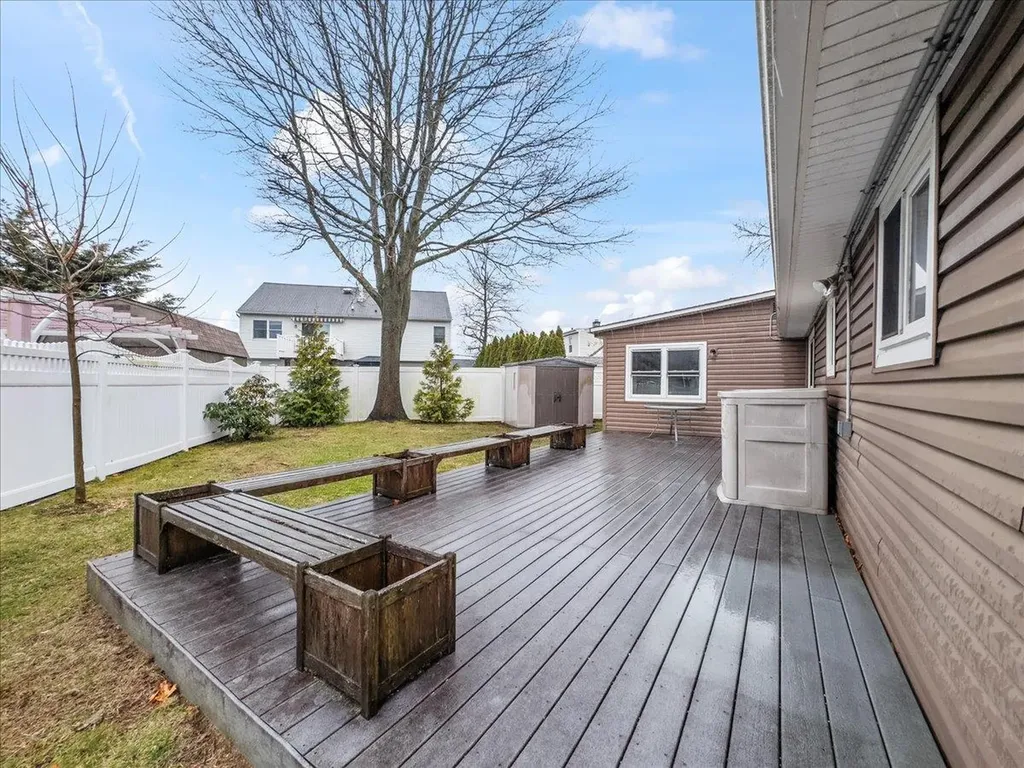 23 Croyden Drive Massapequa NY 11758