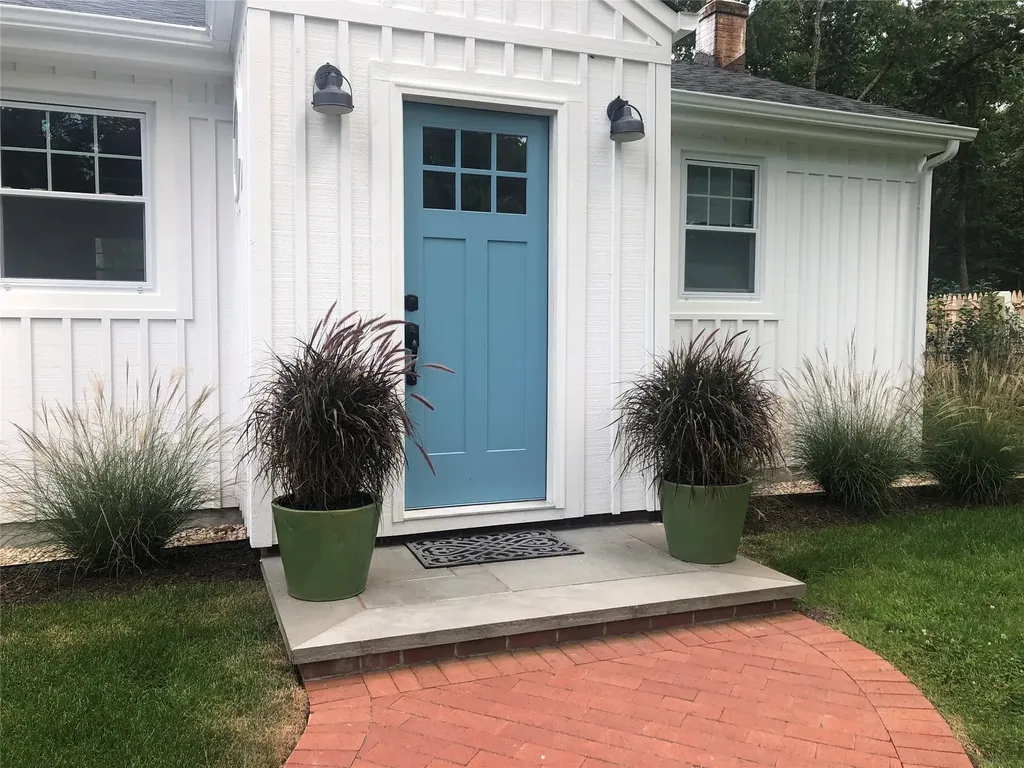 28 Kyle Road Hampton Bays NY 11946