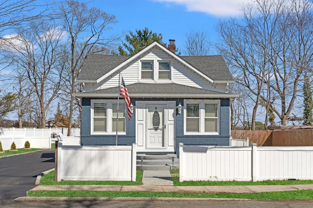6 Duffy Court Central Islip NY 11722