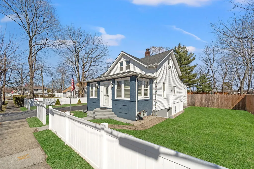 6 Duffy Court Central Islip NY 11722
