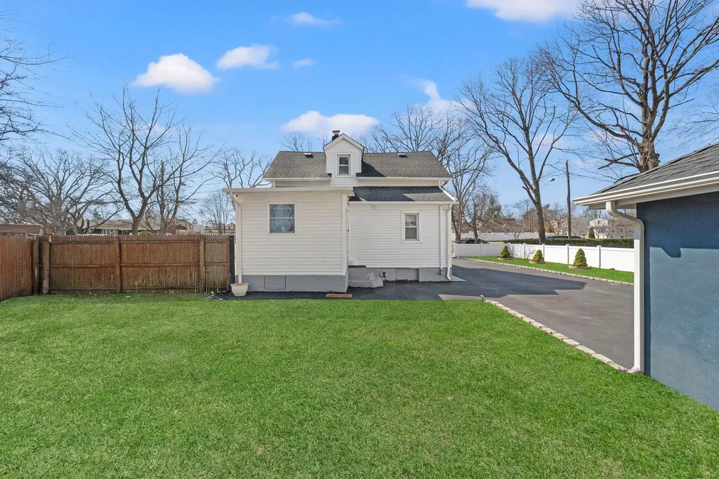 6 Duffy Court Central Islip NY 11722