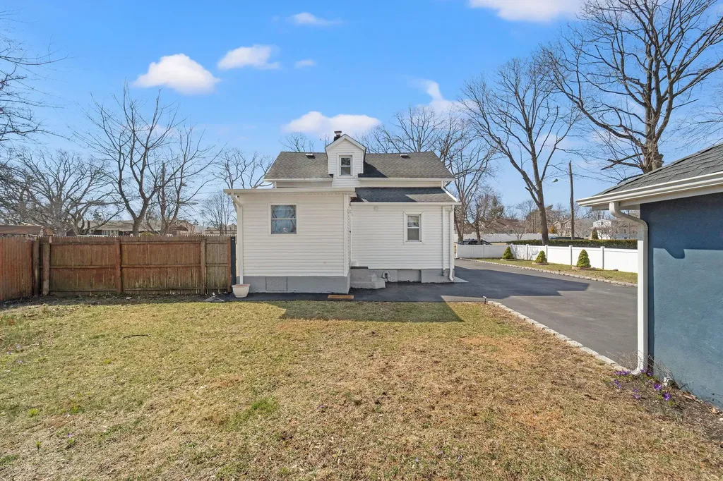 6 Duffy Court Central Islip NY 11722